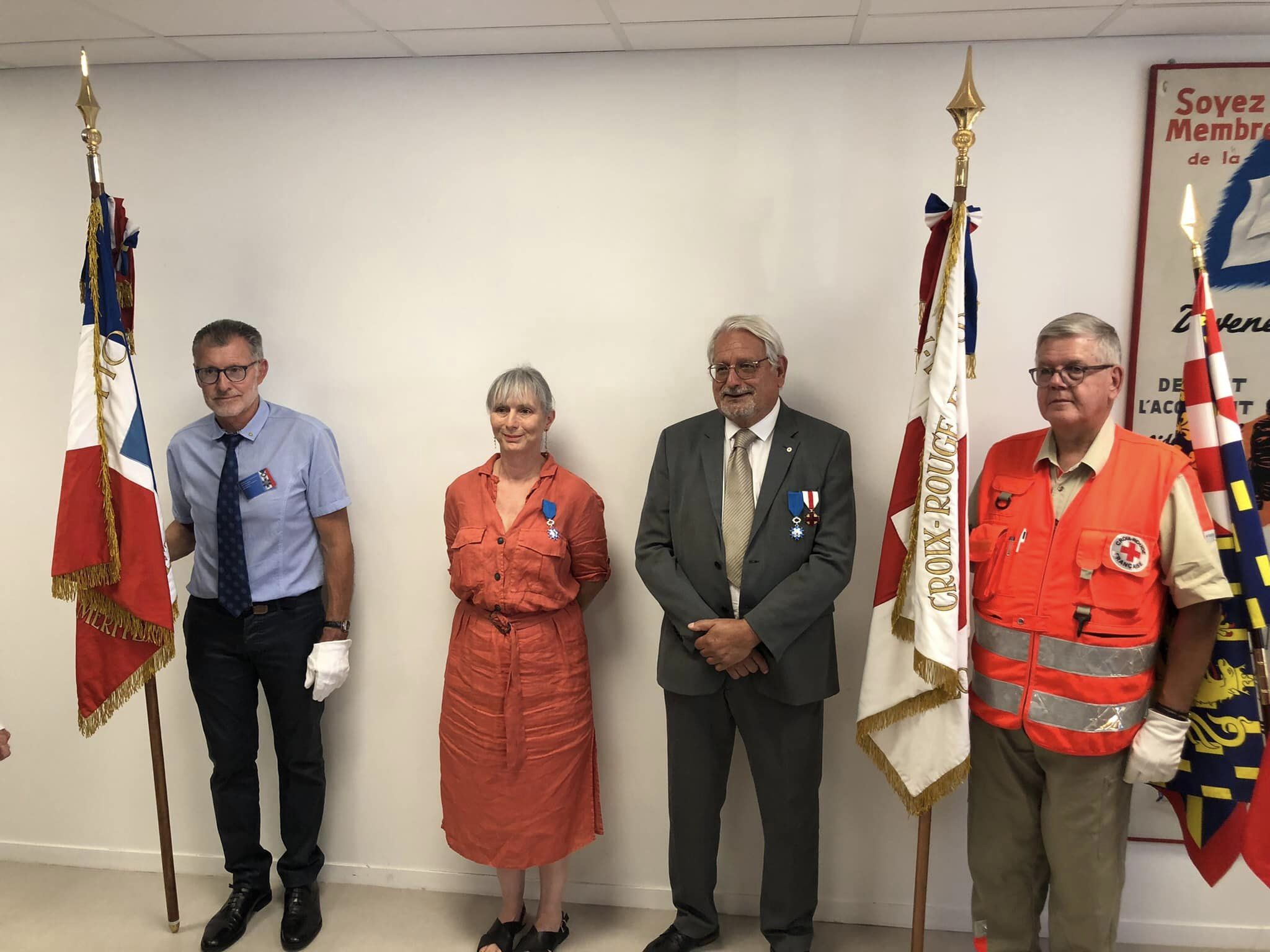 Croix-Rouge : Remise des insignes de Chevalier de l’Ordre National du ...